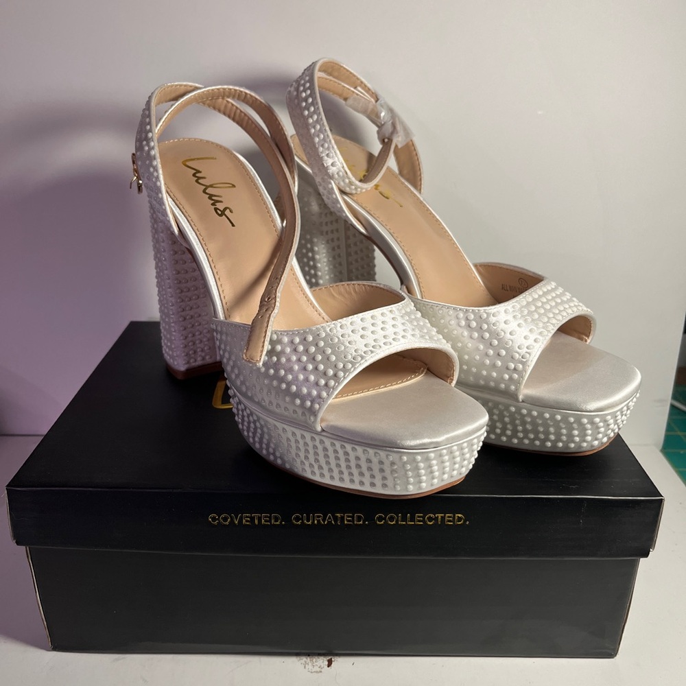 NWT Lulu's Elegant White 7.5 Pearlla Platform Heels